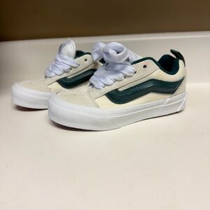 Vans Low Top Sneakers